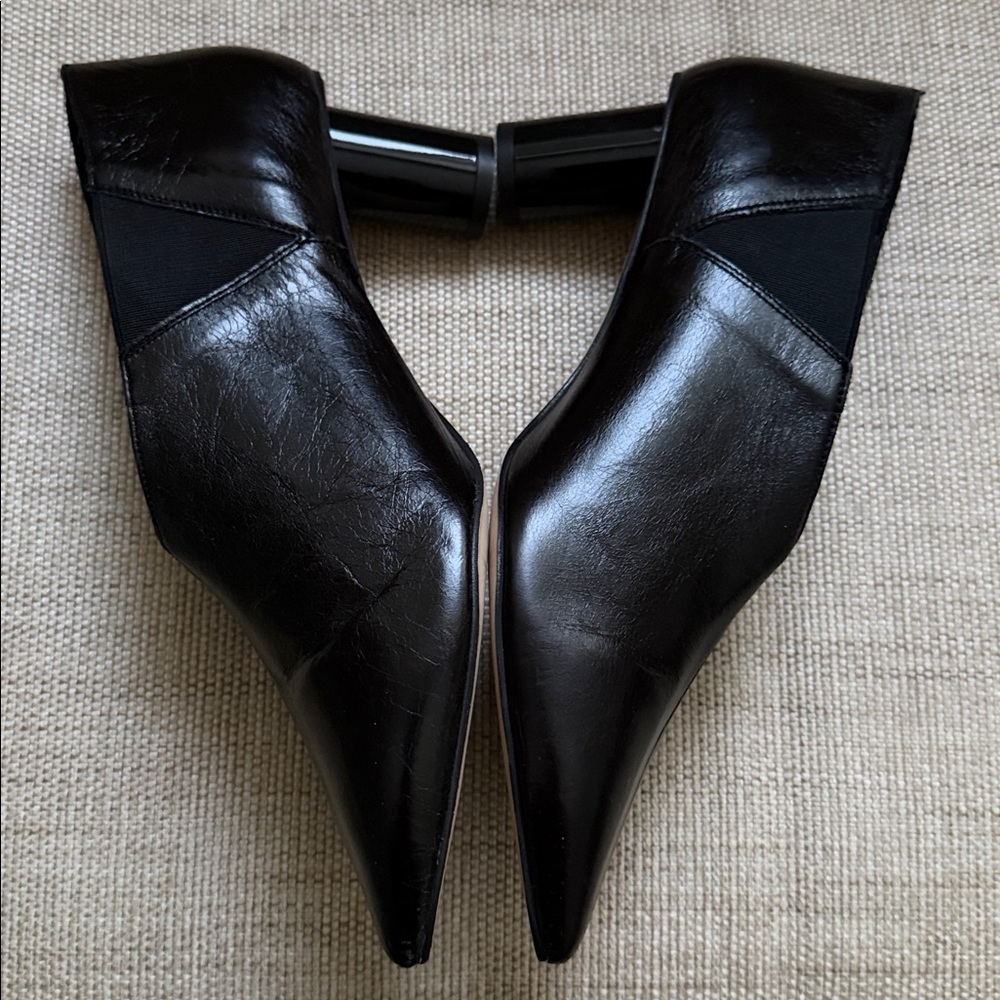 Office London Wrinkled Leather V-Cutout Top Black Round Heel Low Booties NWOB - Picture 5 of 13